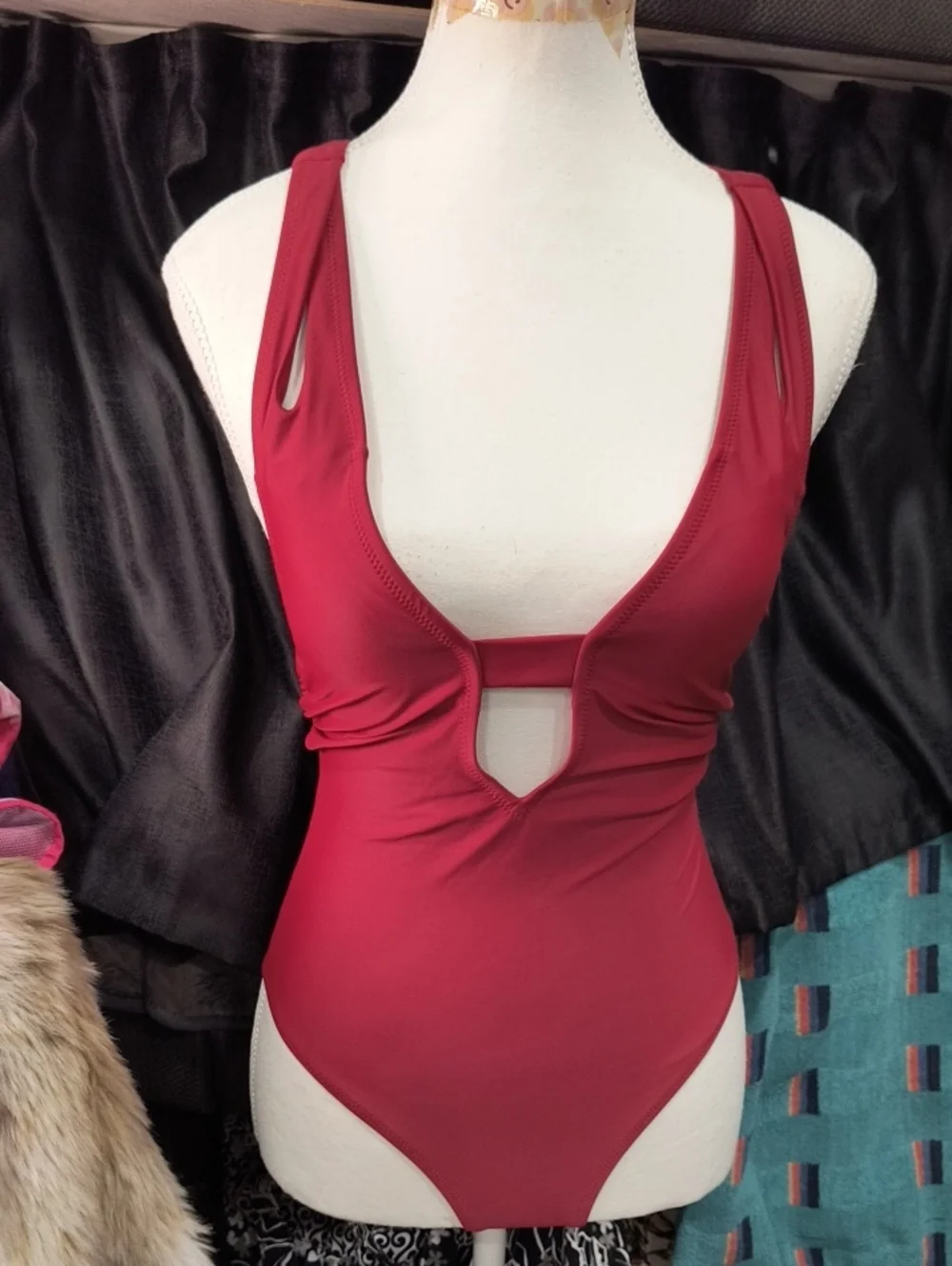 Women's Cupshe Cherry Red One-Piece Swimsuit with Front Keyhole, XS